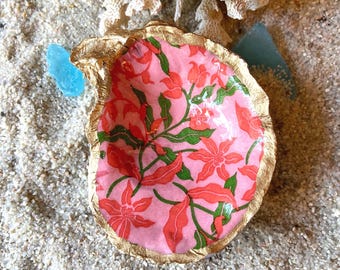 Decoupage Footed Oyster Shell, Ring/Trinket/Pin Dish, Beach, Decor, Handmade Art, Botanical, Island