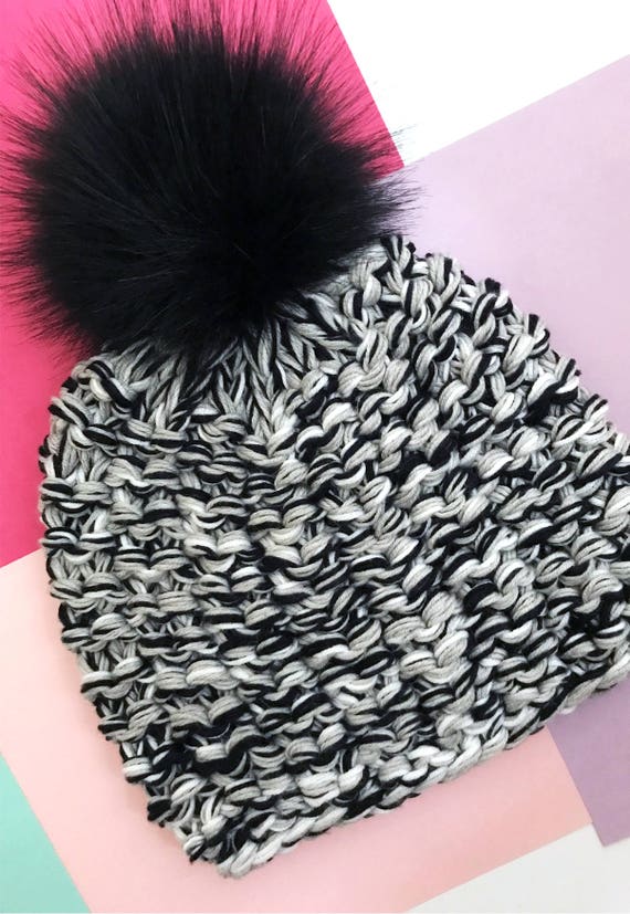 handgemachte Bommel Wintermütze PomPom NEU Damen Long Beanie Mütze Moni Weiss