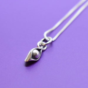 Mom Necklace - one child Mother&#39;s Day Gift - Pea Pod Necklace - Pea Pod - Peas in a pod Dainty Necklace - Gift for Mom - Mom Jewelry -