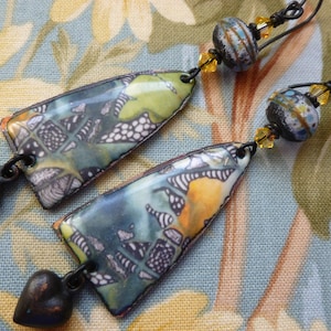 Karte des Herzens, emailliertes Kupfer und Glas, nicht übereinstimmendes zeitgenössisches handgemachtes Schmuckgeschenk für sie, annabeads, outwest