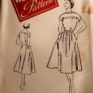 1950s Woman&#39;s Day 3272 Misses Dress Pattern Size 16 Bust 34 FF