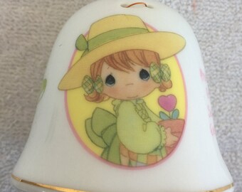 Charming Vintage (1980's) Enesco Precious Moments Collector Ceramic Friendship Bell ~~ "Nuestra amistad se vuelve más dulce cada día"