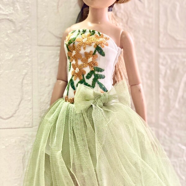 ellowyne wilde 16" doll Tonner DeJaVu ,RTB101 body,Tonner Antoinette ,flower summer dress gown (no doll , dress only)