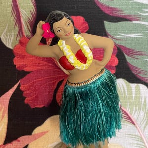 Vintage Hawaii 8” Chalkware Hawaiian HULA Bobble Nodder