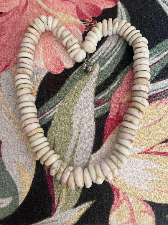 Vintage HAWAII Large PUKA Shell Surfer Necklace 11