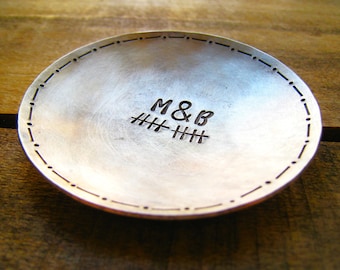 Plato de aluminio para joyería de aniversario, aniversario de hojalata, regalo de décimo aniversario para ella, plato de anillo personalizado, regalo de décimo aniversario de aluminio