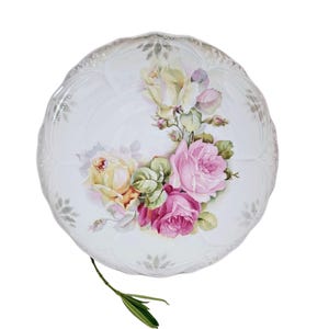 Antiker K&L Bavaria 30 cm Wandteller | Handbemalte Rosen | Weißes Porzellan mit grauem Dekor |