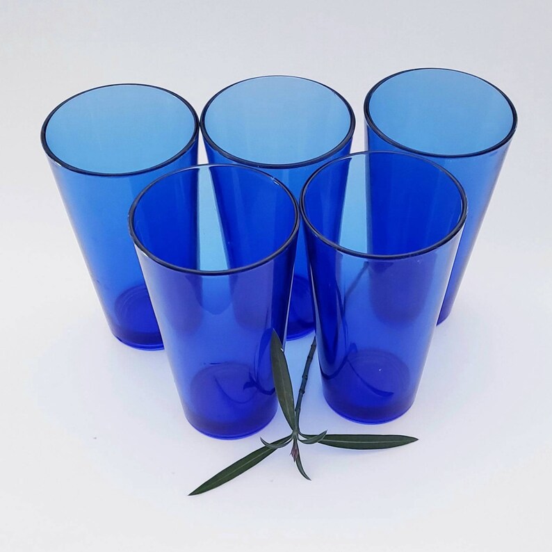 Ensemble de cinq verres à eau bleu cobalt vintage par Libbey, ensemble de cinq verres lourds MCM/vintage, ensemble de cinq verres à eau bleu cobalt MCM décoration de table image 2