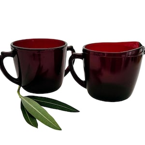 Vintage Royal Ruby gräddkanna och sockerskålsset, Anchor Hocking MCM