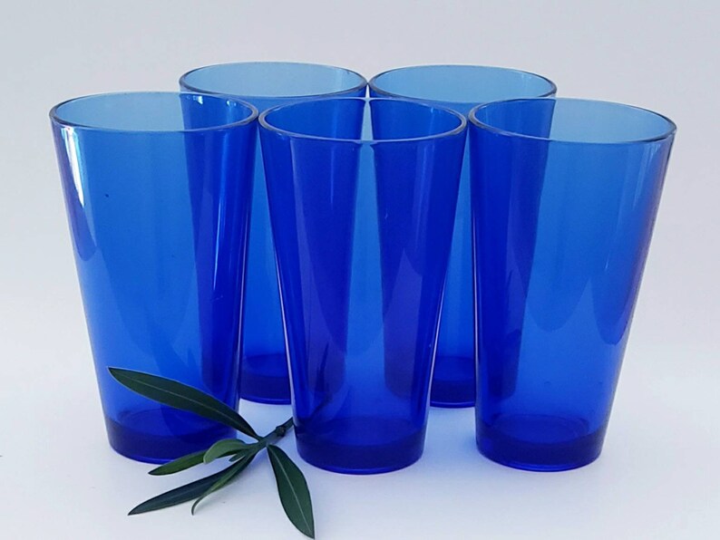 Ensemble de cinq verres à eau bleu cobalt vintage par Libbey, ensemble de cinq verres lourds MCM/vintage, ensemble de cinq verres à eau bleu cobalt MCM décoration de table image 7