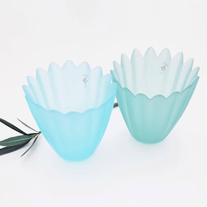 vintage Petal Bowl Satin Frosted Glass in Soft Seafoam ou Light Aqua Blue par Cive Made in Italy/vintage Italian Frosted Glass Petal Bowl MCM