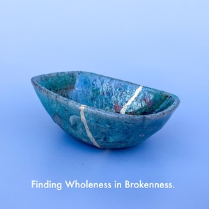 Blaue Raku-Schale inspiriert Kintsugi Kintsukuroi