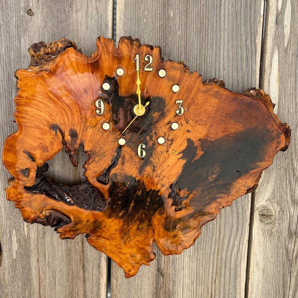 horloge vintage rustique en dalle de bois Live Edge