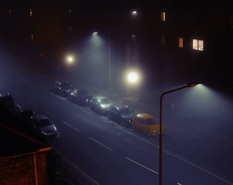 Sciennes nuit, photographie d’art originale, imprimer, Écosse, Édimbourg, foncée, urbaine, ville, sommeil, rue, lumières, voitures, brouillard