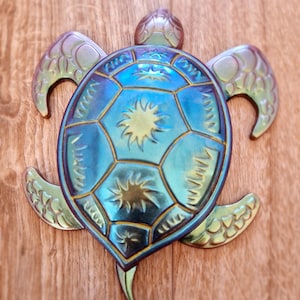 Art mural tortue en métal irisé - Décoration d&#39;inspiration océan