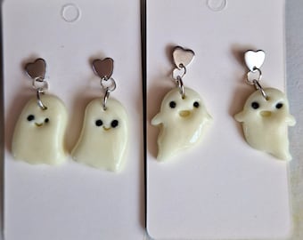 Brincos de Fantasma que Brilham no Escuro: Argila de Polímero com Tachas em Forma de Coração