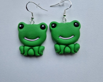 Orecchini a forma di rana verde carina – Rana in pasta polimerica kawaii – Orecchini a forma di animale fatti a mano – Ipoallergenici – Finitura opaca