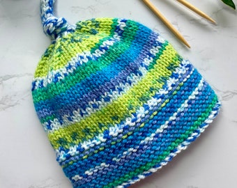 Simple Baby Top Knot Hat Knitting Pattern for Babies Newborn, 0-3 Months, 3-6 Months and 6-12 Months