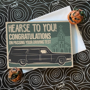 Totenkopf zu dir! Glückwunsch zur bestandenen Führerscheinprüfung! Fledermaus thematisierende, gothic Grußkarte. Alternative