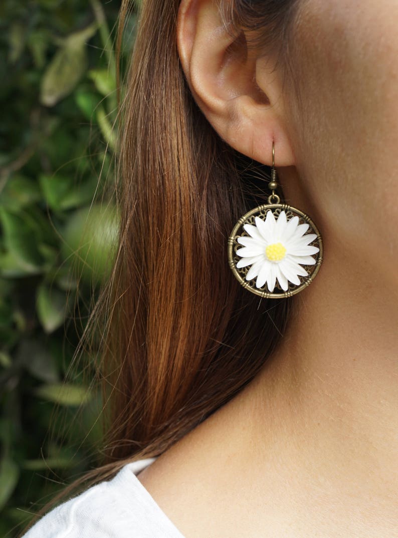 Dangle Daisy Earrings Bold Flower Earrings Resin Flower Earrings Bohemian Earing Statement Earings Unique Boho Earrings Nickel Free Earrings