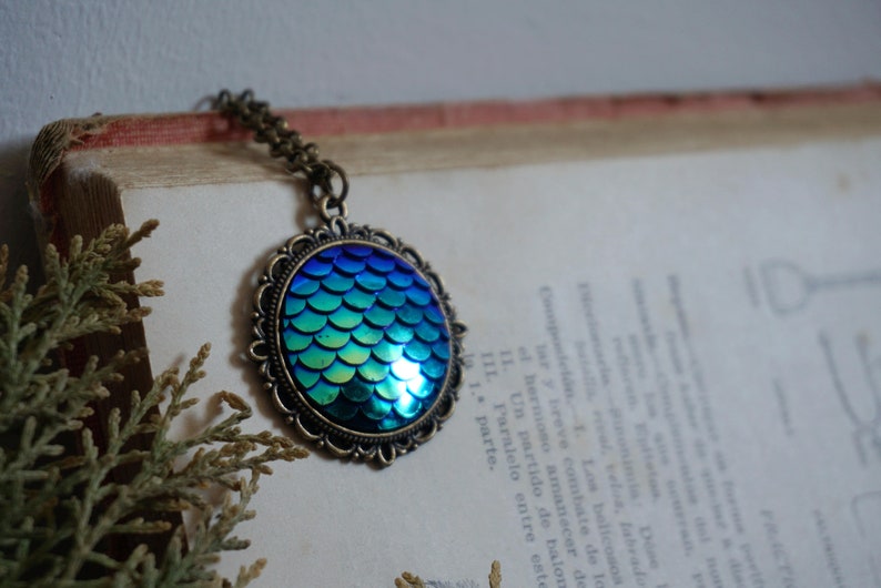 UK GREEN DRAGON EGG PENDANT NECKLACE Jewellery Gift Idea Gothic Steampunk Scale