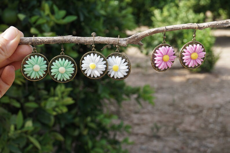Dangle Daisy Earrings Bold Flower Earrings Resin Flower Earrings Bohemian Earing Statement Earings Unique Boho Earrings Nickel Free Earrings