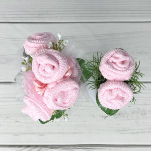 Baby Sock Corsage and Boutonnière-Girl Baby Shower Corsage-Wrist Corsage-Expecting Mom Gift-Pregnant Sister Gift-New Grandma Gift.