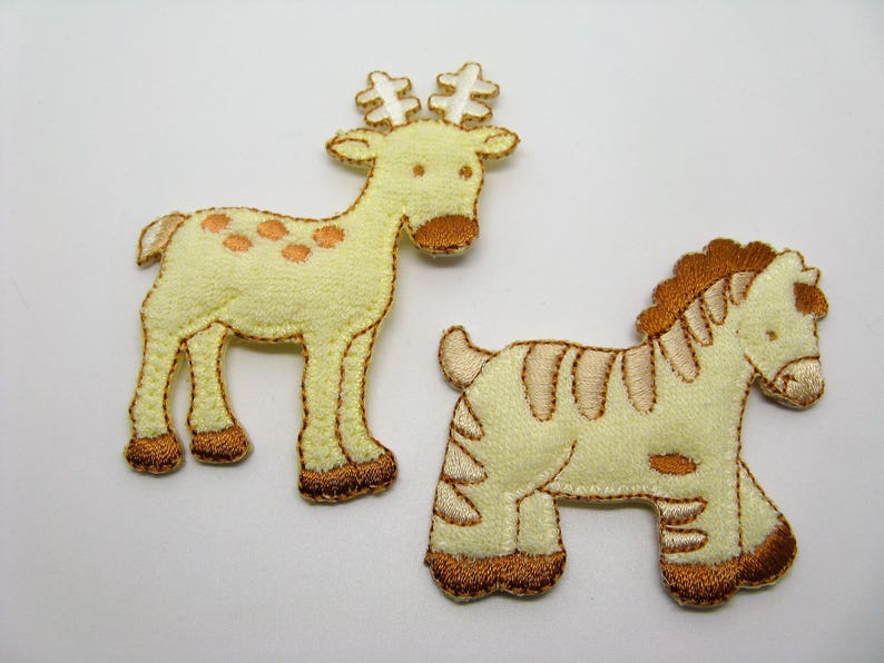 Lot of 2 thermostick applications embroidered on yellow buckled fabric deer and zebra pattern