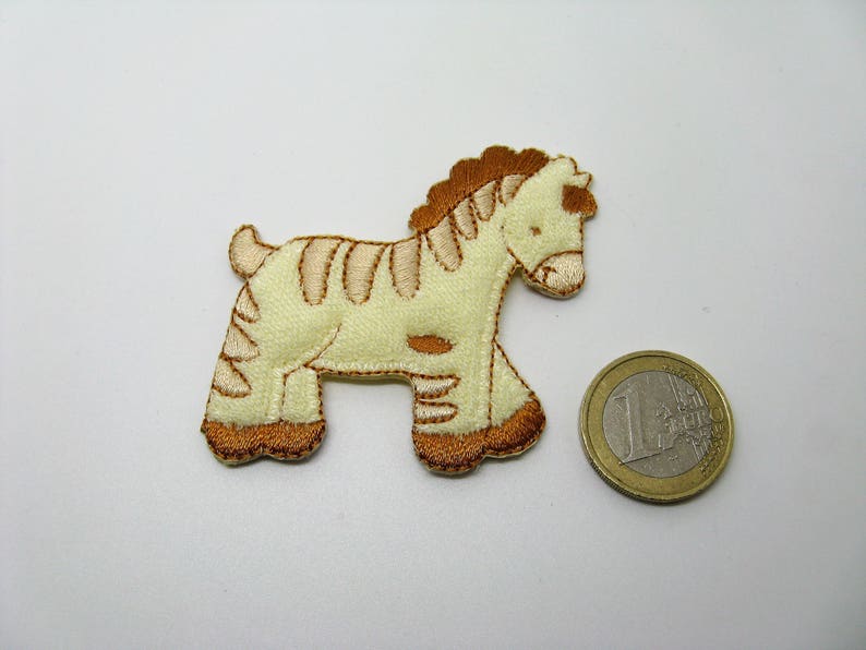Lot of 2 thermostick applications embroidered on yellow buckled fabric deer and zebra pattern