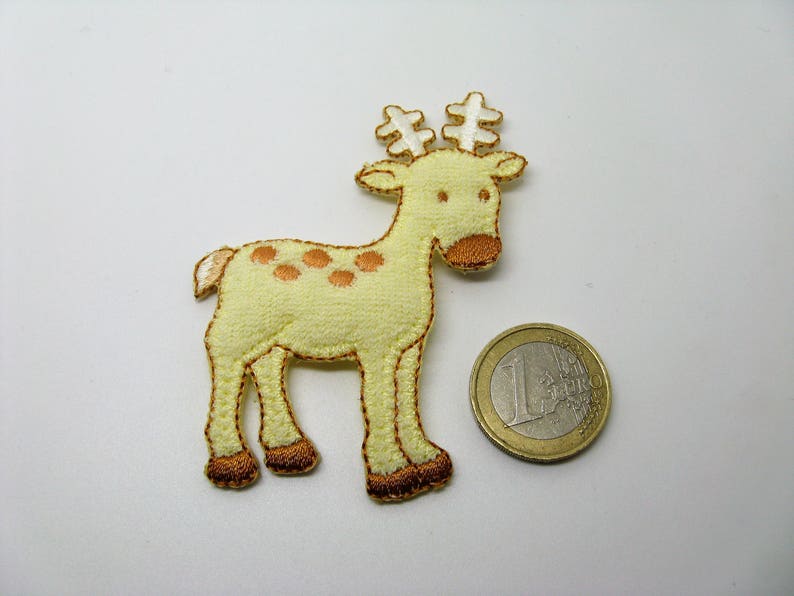 Lot of 2 thermostick applications embroidered on yellow buckled fabric deer and zebra pattern