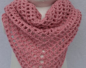 Triangle cloth baby crochet scarf burp cloth bib scarf crochet pink uni crocheted by hand crochet