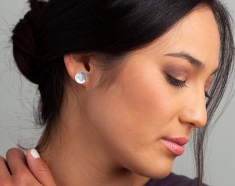 LEXI. Natural mother of pearl and sterling silver earrings