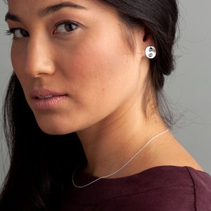 Fijne sterling zilveren ketting.  Fijne kabelketting om met of zonder hanger te dragen.