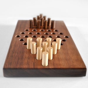 WALNUT Chinese Checkers Wooden Family Game - Boredom Buster - Board Game for Adults - Strategy Game for Kids - Father&#39;s Day Gift