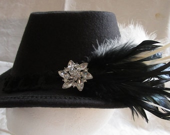 Women's Elizabethan Arched brim wool blend felt hat, left-decorated (size small)