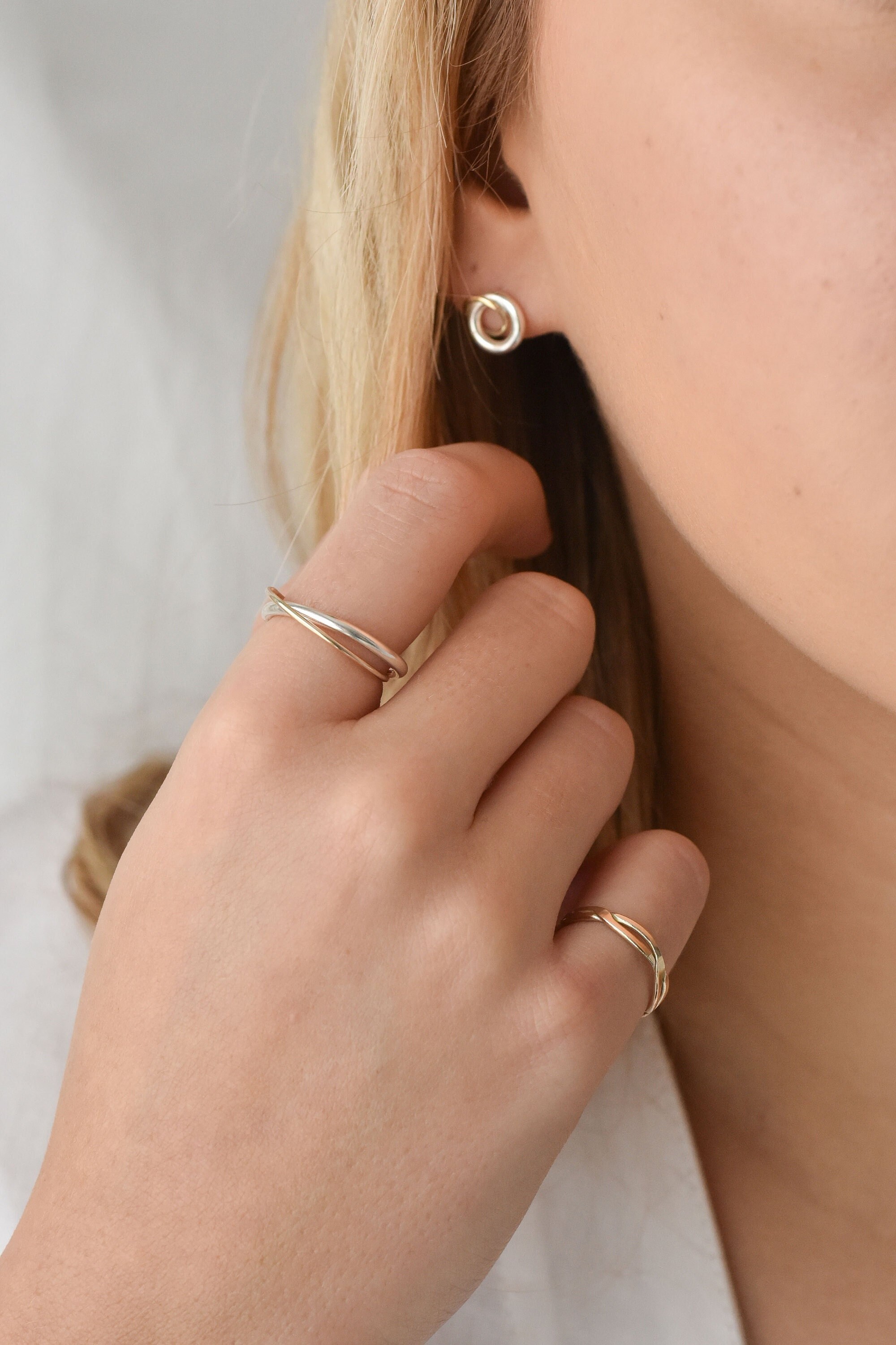 Verbundener Duo Ring Silber Gold Anhanger Alternatives Geschenk Brautschmuck Ungewohnlicher Verlobungsring Mixed Metal Versprechensring Etsy
