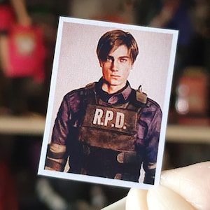 Photo de Leon Kennedy à l'échelle 1/6, Resident Evil 1/6, Raccoon City 1/6, Diorama 1/6, Miniature 1/6, maison de poupée, Chris Redfield, Jill Valentine