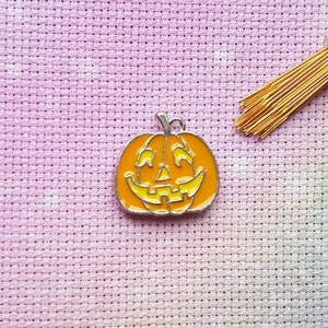 Pumpkin Needle Minder, Enamel Needle Minder, Halloween Needle Minder, Cross Stitch, Kreuzstich, Magnet, Cute Needle Minder, Kawaii, Funny