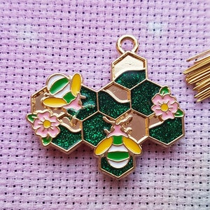 Bee Needle Minder, Honey Comb Needle Minder, Anime Needle Minder, Witchy Needle Minder, Enamel, Cute, Cross Stitch, Embroidery, Kreuzstich