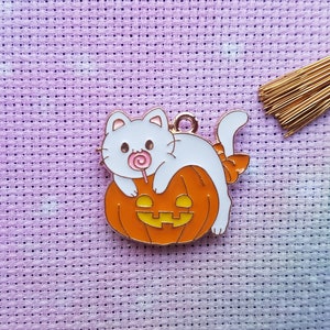 Cat Needle Minder, Enamel, Cross Stitch, Embroidery, Cute, Kawaii, Funny, Gift, Craft, Strong Magent, Japan, Anime