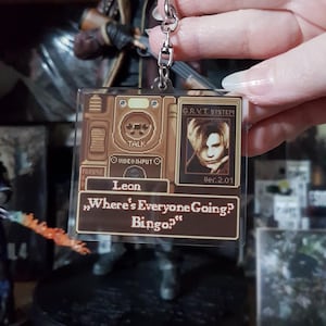 Resident Evil 4 Keychain, Leon Kennedy Keychain, Pixel Art Keychain, Funny Keychain, Acrylic Keychain, Gaming, Bag Charm, Gift image 4