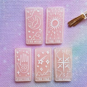 Set de recordatorios de agujas de cartas del tarot, recordatorios de agujas de resina, recordatorios de agujas de bruja, luna, sol, recordatorios de agujas kawaii, recordatorios de agujas de bruja, punto de cruz