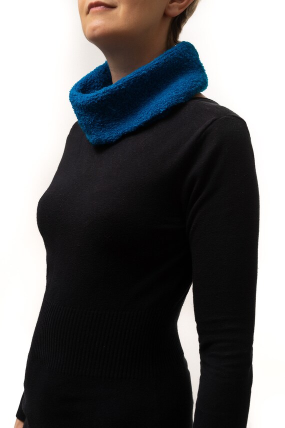 Ladies Turquoise Knitted Close Fitting Neckwarmer, Womens