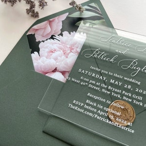 Tarjeta de invitación transparente con impresión en blanco y sobre verde, juego de sellos de cera