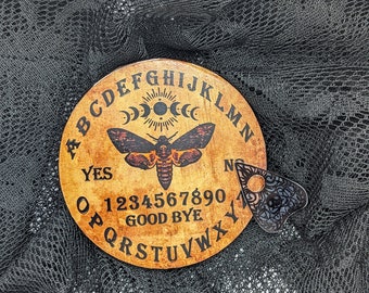 Planche à esprit Ouija miniature en bois, tête de mort, conception de papillon de nuit, accessoire de poupée Blythe rond de 3 3/4 pouces, cadeau d'Halloween