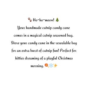 Pode incluir: Uma bengala de catnip de Natal festiva vem em um saco lacr&aacute;vel com um design de &aacute;rvore de Natal e pegada de pata. O texto diz "Ho-ho-meow!" e "Armazene sua bengala de catnip no saco lacr&aacute;vel para uma explos&atilde;o extra de divers&atilde;o com catnip! Perfeito para gatinhos que sonham com uma alegre manh&atilde; de Natal!"