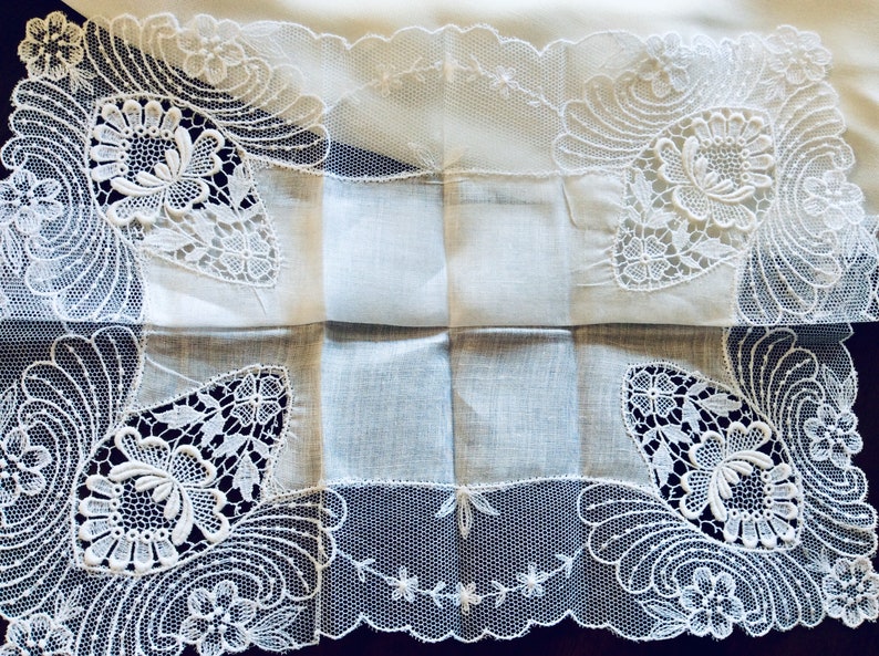Vintage lace Lace wedding handkerchief Wedding lace VINTAGE LACE HANDKERCHIEF Vintage handkerchief. Wedding gift