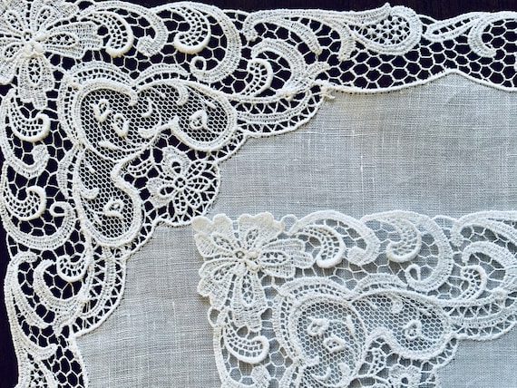 Vintage lace handkerchief - Gem