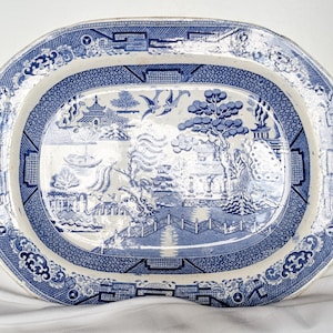 Antique English Staffordshire Blue Willow pattern antique meat platter 1820-1840. Blue and White Vintage