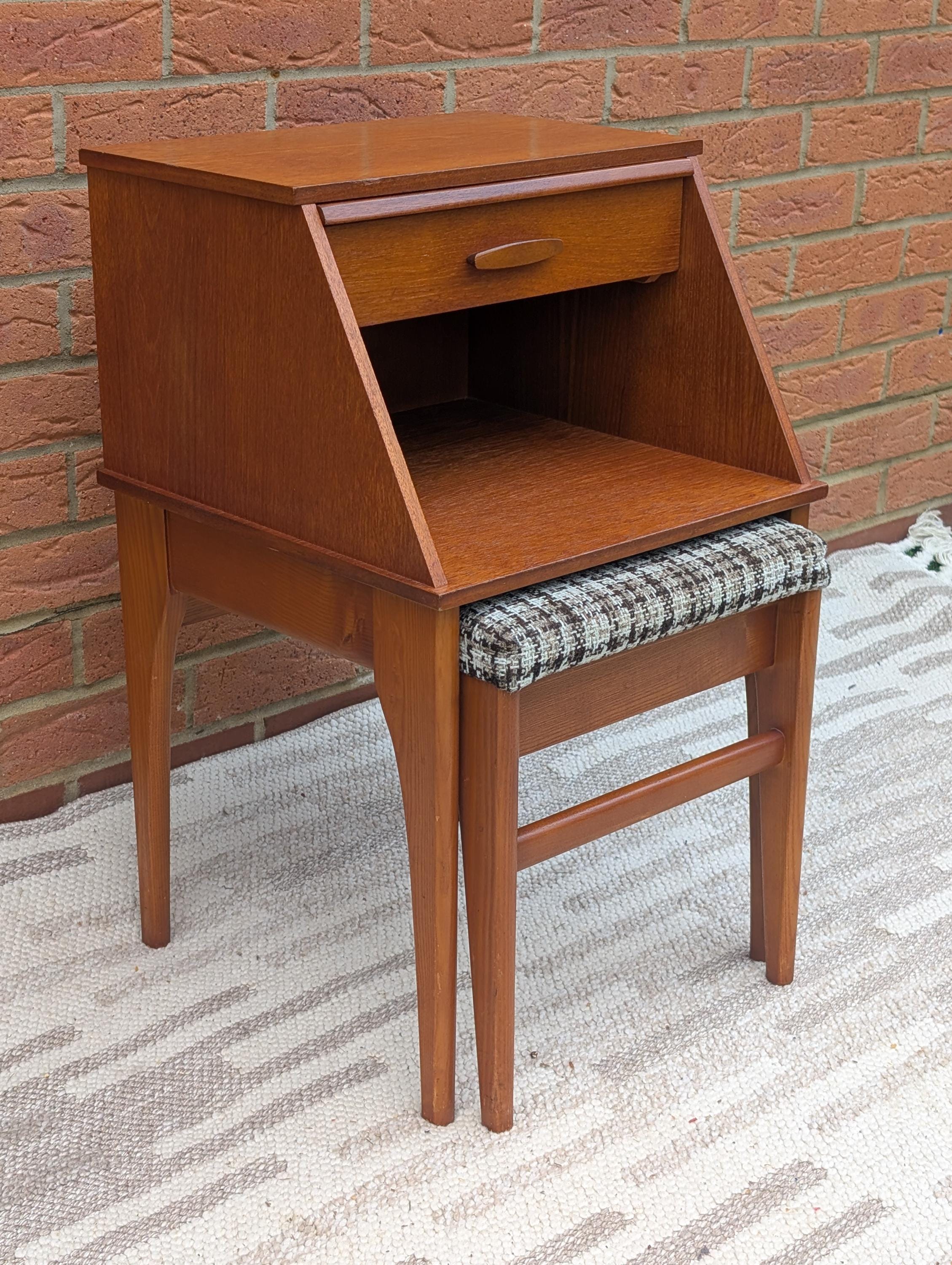 Chippy Telephone Seat - Etsy UK